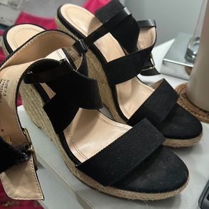 Black wedges